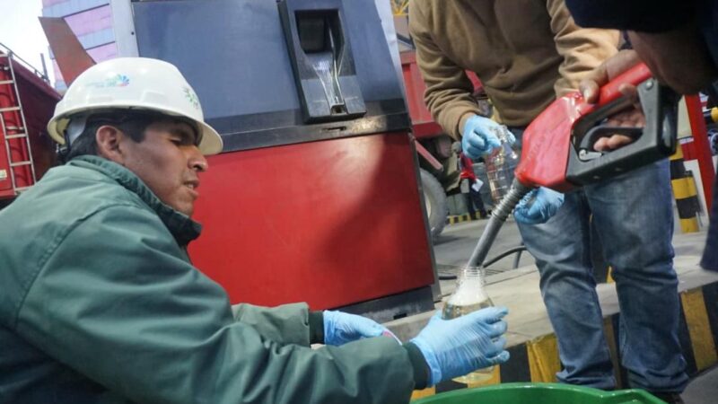 ANH certifica gasolina; choferes denuncian que entre ayer y hoy cambió el color