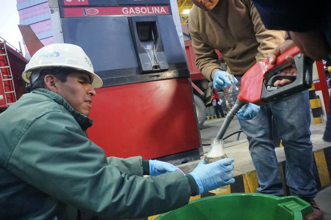 ANH certifica gasolina; choferes denuncian que entre ayer y hoy cambió el color