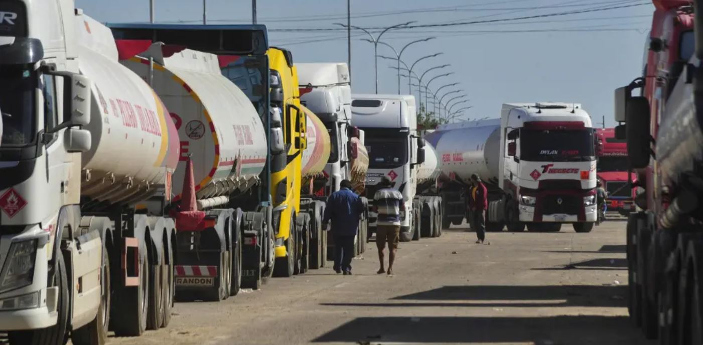 Cisternistas levantan el bloqueo instalado en la doble vía a La Guardia