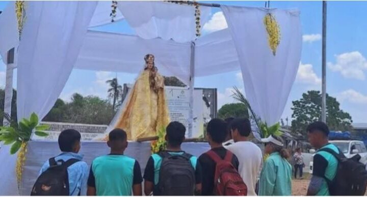 La Virgen de Loreto patrona del Beni recibe a sus devotos al ingreso del pueblo