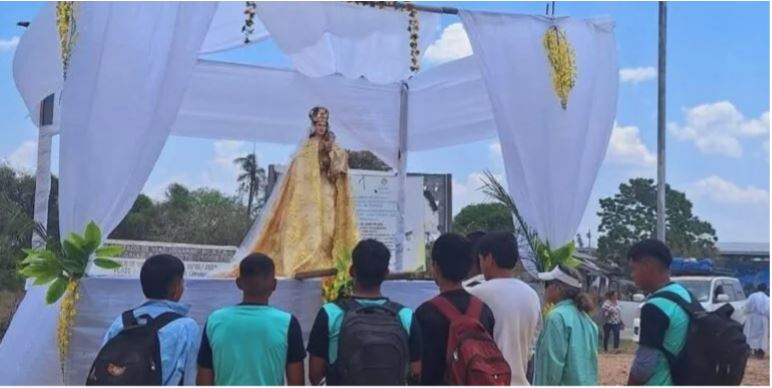 La Virgen de Loreto patrona del Beni recibe a sus devotos al ingreso del pueblo