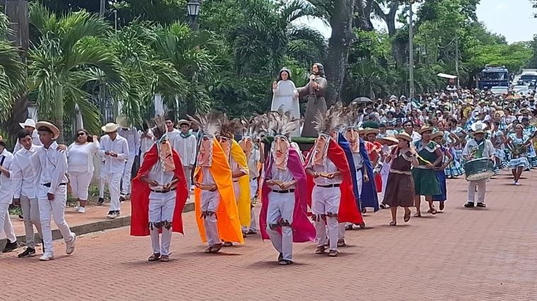 Buenavista celebra el Día de la Tradición con cultura, juegos típicos y orgullo cruceño