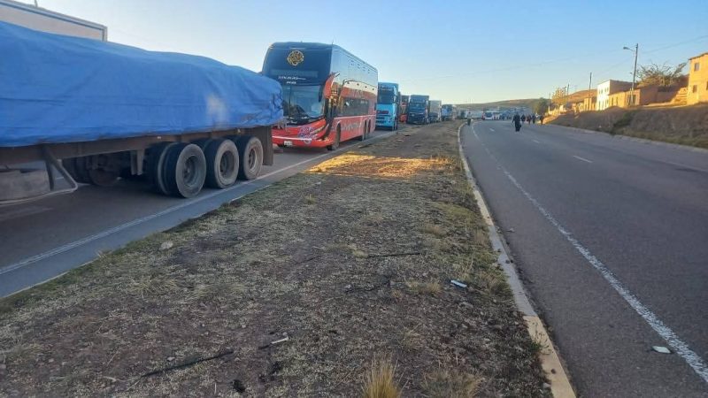 ¡LA PAZ AMANECE CON BLOQUEOS EN VARIAS RUTAS!