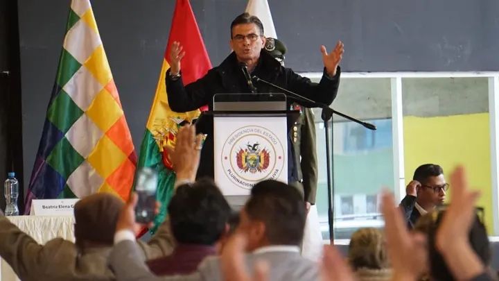 GOBIERNO CONVOCA “POR ÚLTIMA VEZ” AL DIÁLOGO A LA TUPAC KATARI Y LA C.O.B. EN MEDIO DE CRECIENTE TENSIÓN SOCIAL