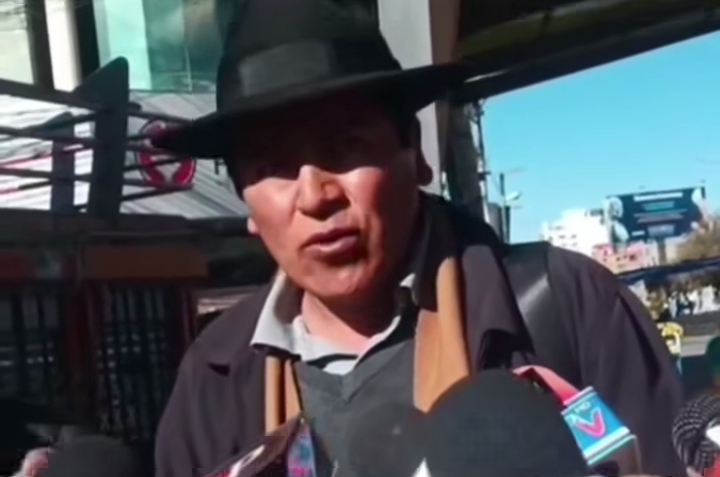 Campesinos decidirán en cabildo de la COB y Ponchos Rojos si aceptan diálogo con Rodrigo Paz o mantienen bloqueos