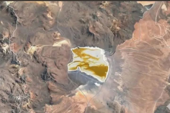 DESDE EL ESPACIO SE APRECIA UNA ENORME MANCHA NARANJA APARECE EN BOLIVIA.